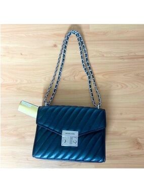 Michael Kors Rose Quilted
Vegan Leather Medium
Shoulder Flap Crossbody Bag